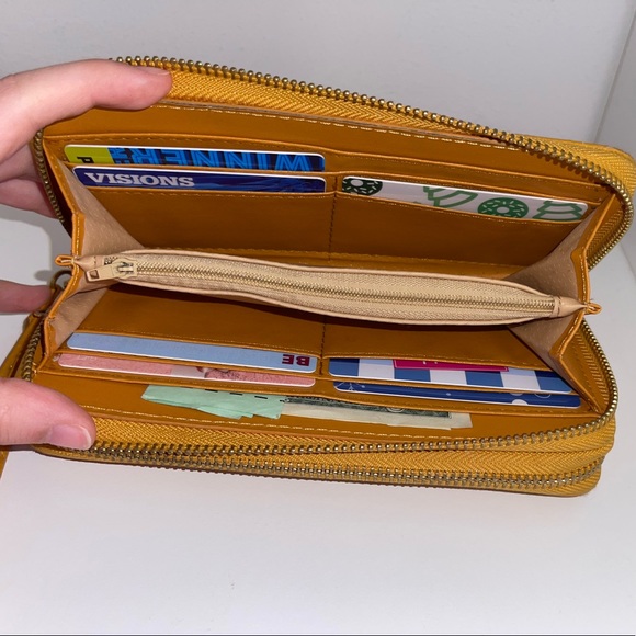 Michael Kors Wallet - Picture 6 of 7